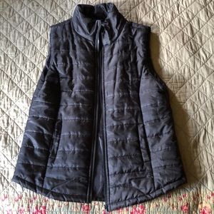 Black puffy vest with pockets